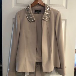 ❤️❤️NWT Tahari suit